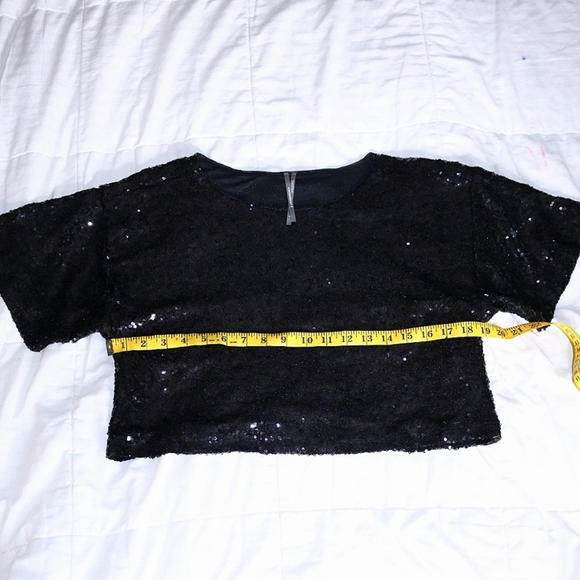 ANTHROPOLOGIE Sequin Cropped Tee, pullover styling, black, Small - Picture 6 of 9